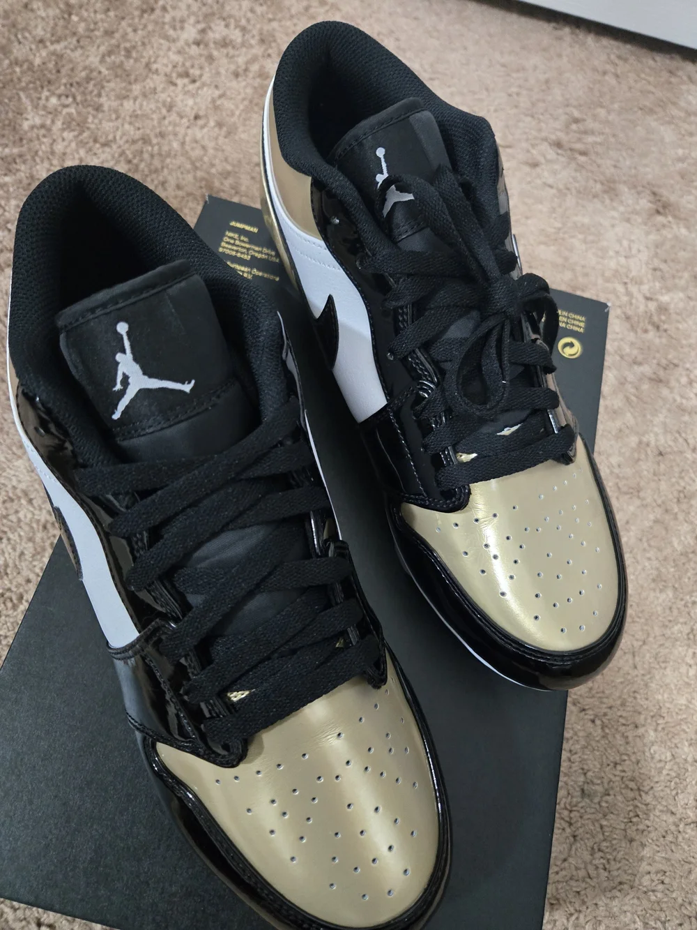 Jordan Men’s Metallic Gold & Black Low Football Cleats